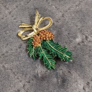 Vintage Gerry's Pine Boughs & Pinecone Holiday Brooche